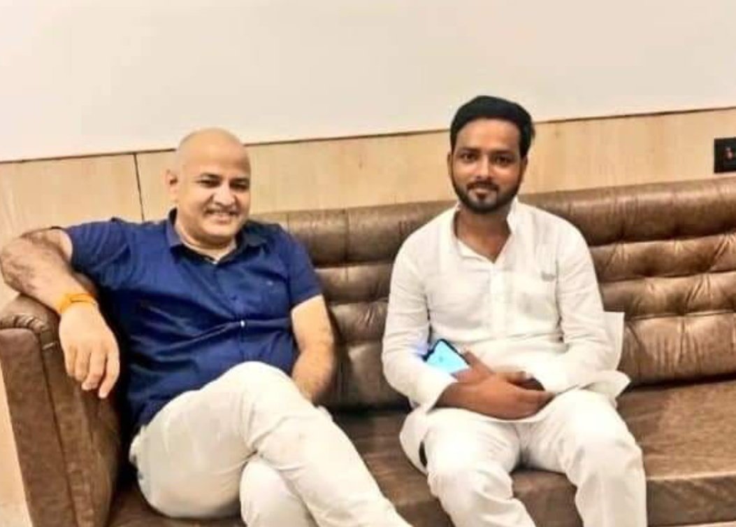 दिल्ली के पूर्व उप-मुख्यमंत्री और देश में शिक्षा क्रांति के जनक <a href="/msisodia/">Manish Sisodia</a> जी को जन्मदिन की हार्दिक शुभकामनाएं। आपकी दूरदृष्टि और प्रयासों ने लाखों बच्चों के जीवन में शिक्षा का प्रकाश फैलाया है। ईश्वर आपको स्वस्थ और दृढ़ बनाए रखे।