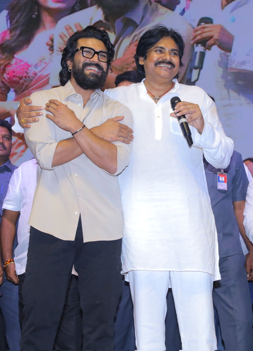 AkhilShatagni's tweet image. Babai - Abbai This Duo 😍❤️

#PawanKalyan #RamCharan
#MegaPowerEvent #GameChanger