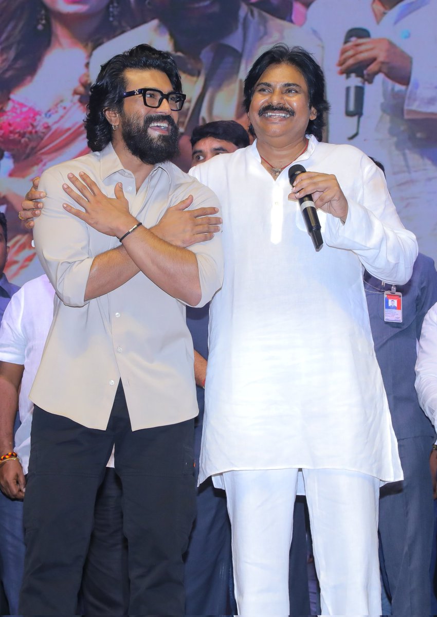 AkhilShatagni's tweet image. Babai - Abbai This Duo 😍❤️

#PawanKalyan #RamCharan
#MegaPowerEvent #GameChanger