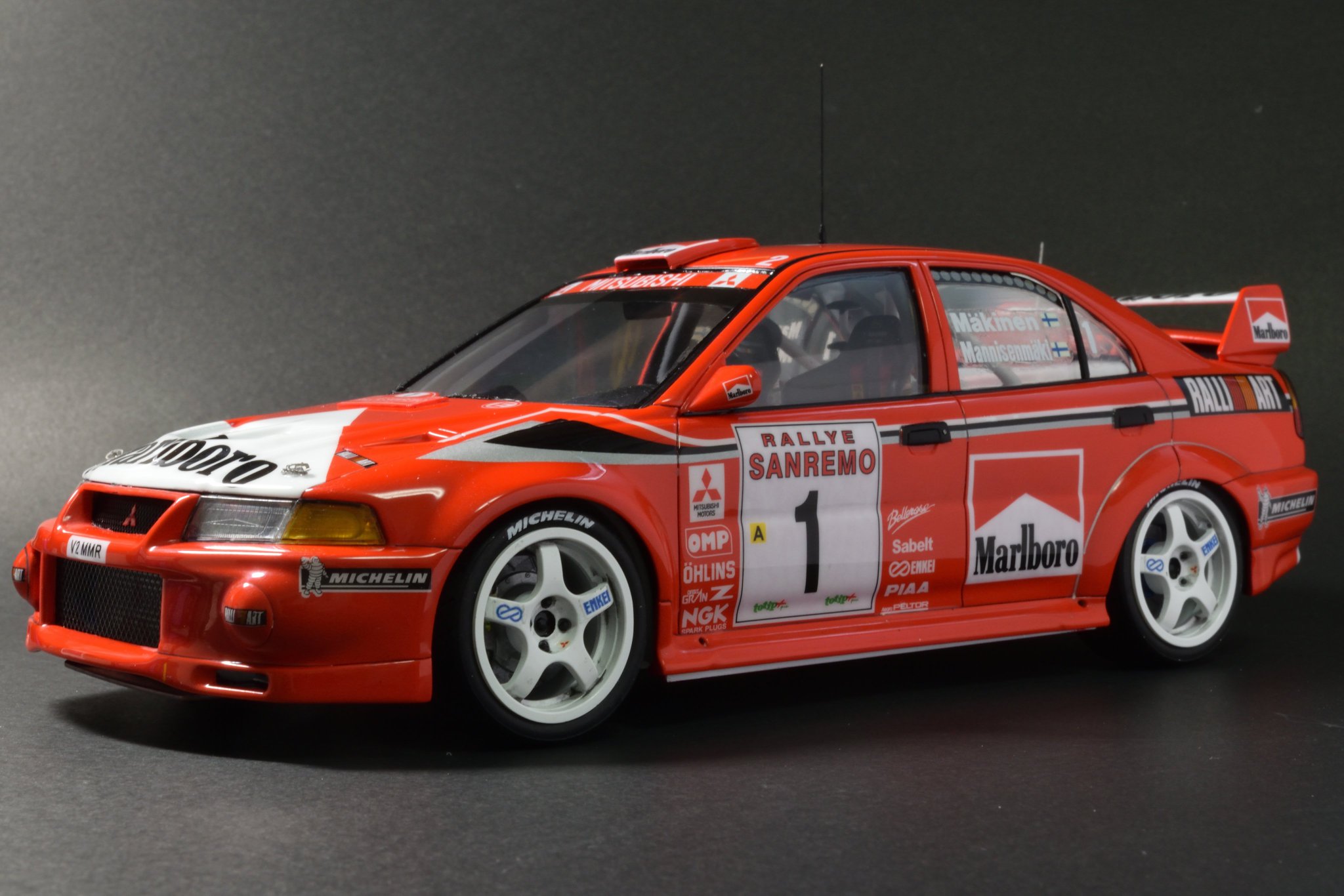 Amazon | イクソ 1/18 三菱 ランサー RS Evo 6 優勝 ラリー