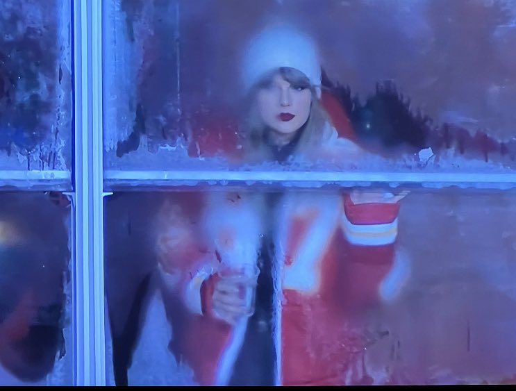 ConradMcGorkin's tweet photo. Me watching the conditions outside my house rn https://t.co/1JMAe5EIiz