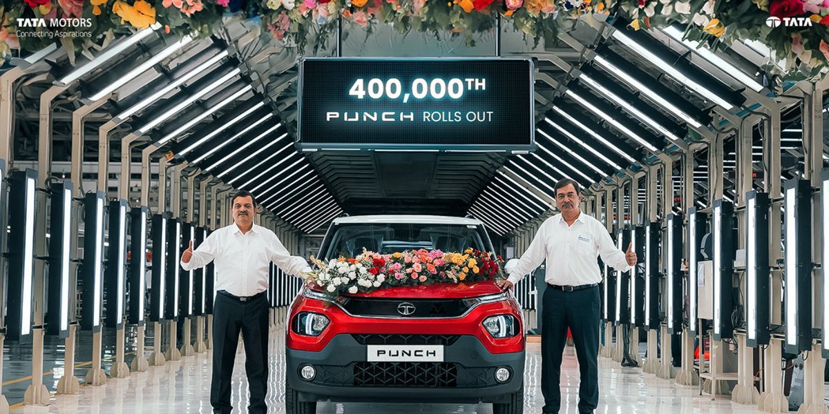 IndianTechGuide's tweet photo. 🚨 For the first time in 40 years, India’s largest-selling car is not Maruthi Suzuki; it's Tata Punch in 2024. https://t.co/MB4p8vnXwn
