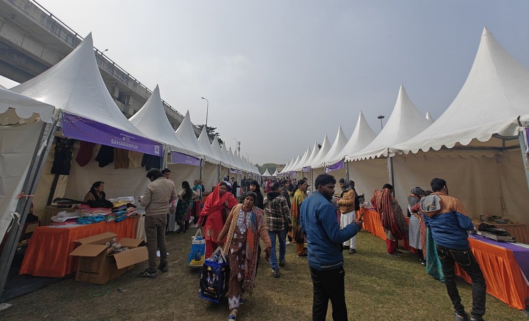 nulmpratapgarh's tweet photo. लखनऊ के लक्ष्मण मेला मैदान में 2 जनवरी से 6 जनवर��� 2025 तक (सांझा उत्सव 2025) का आयोजन किया जा रहा हैं।स्वयं सहायता समूह द्वारा निर्मित सामनों कि  प्रदर्शनी  बिक्री हेतु लगायी गयी है।
#sudaup #daynulm #shg #WomenEmpowerment https://t.co/aS3pk192jy