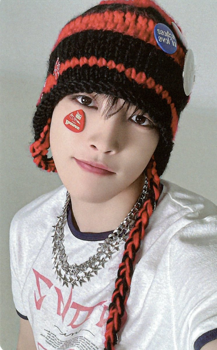 zhouang1024's tweet photo. ATEEZ 2025 Season's Greetings Photocard Set Scans https://t.co/NhIioO4oB7