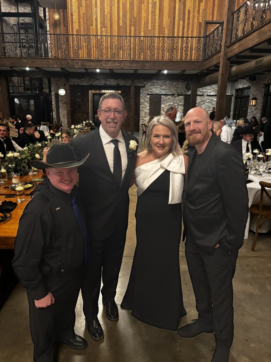 The kalectibles has a great time at <a href="/Kale_Emshoff/">Kale Emshoff</a> and <a href="/AlliRaeeeeee/">ALLI RAE EMSHOFF</a> wedding. We cannot thank them enough for inviting us to join them in their special day. We wish many lifetimes of happiness to them. #KaleYeah