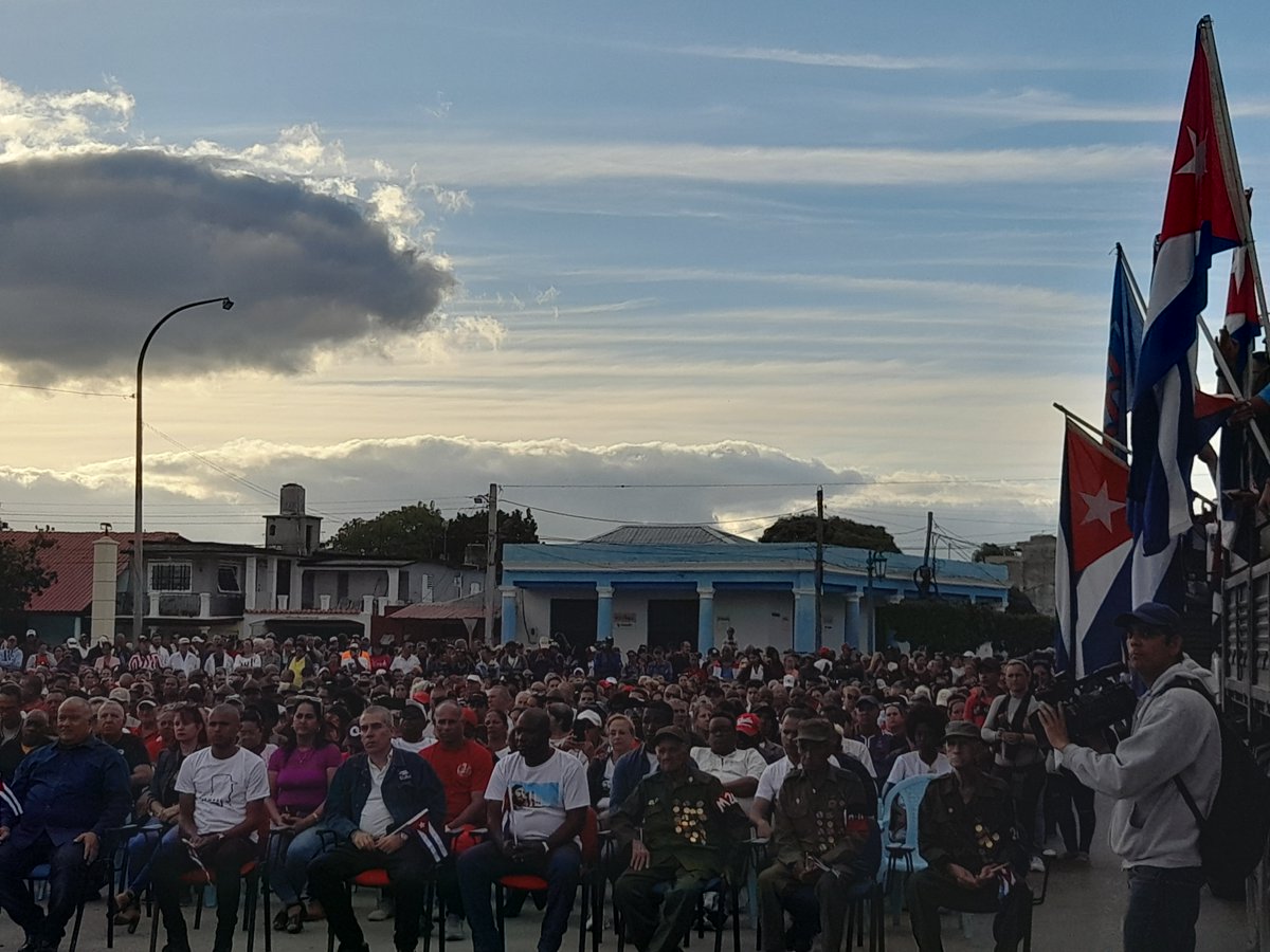 Con júbilo revolucionario y #ConLaFuerzaDeLaUnidad reeditamos en #Camaguey el paso de la simbólica #CaravanaDeLaLibertad. Recordamos a #FidelPorSiempre y al victorioso Ejército Rebelde. #66AñosEnRevolución y su legado se multiplica en el pueblo agramontino. #CubaViveEnSuHistoria