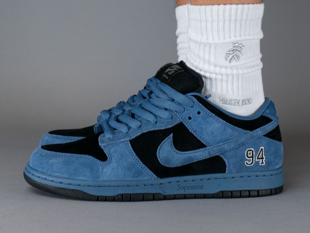 KicksFinder's tweet photo. ON FOOT LOOK: Supreme x Nike SB Dunk Low "Ocean Fog" 🫐

🗓️ May 2025
📝 HQ8487-400 (MENS)
💰 $135 USD
📸 IG: yankeekicks
💵COP OR 🚮DROP? https://t.co/JKPVAcoqT5