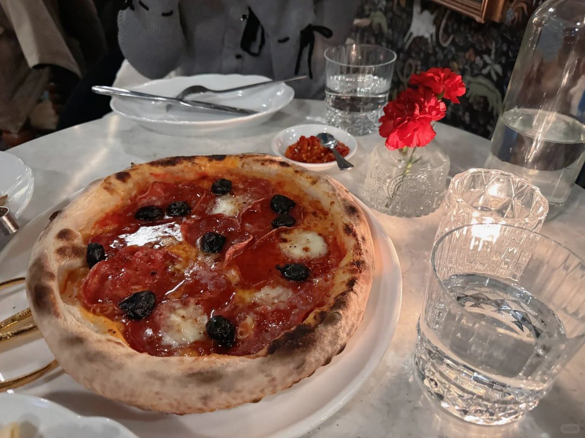 first8673's tweet image. Have you ever tasted pizza? Say yes to pizza. I love eating pizza.😊