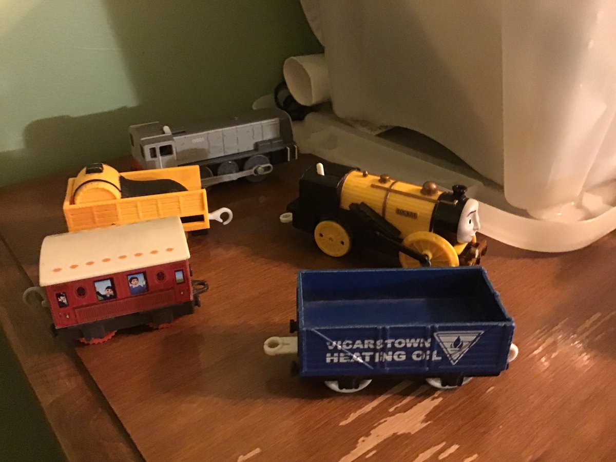 I also got Dennis and Stephen..

The right is everything I got from the package.