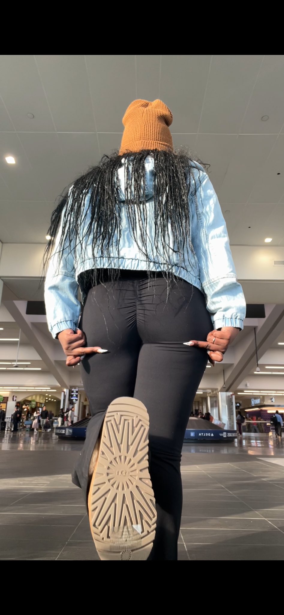 It’s pathetic how much this triggers you, but you just can’t help yourself. The thought of licking the sticker from my Ugg boot? 100% insane, but 1000% scrambling your little beta brain. So here you are. Sending, over and over. • findom ebony domme femdom • https://t.co/sEGVLkDhq0