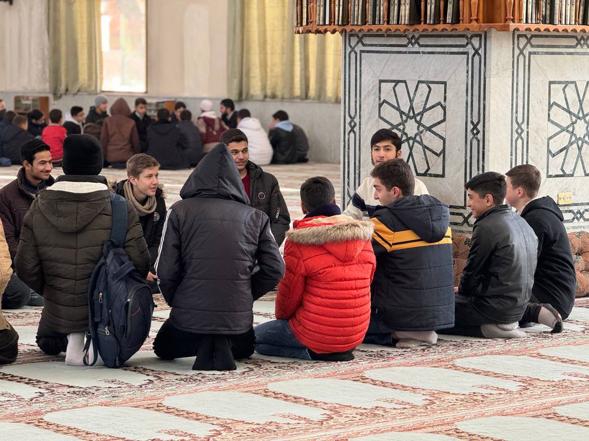 وبدأت مشاريعُ أصحاب العمل تزدهر وتؤتي ثِمارها، والخير يتوالى تباعاً بإذن الله ..