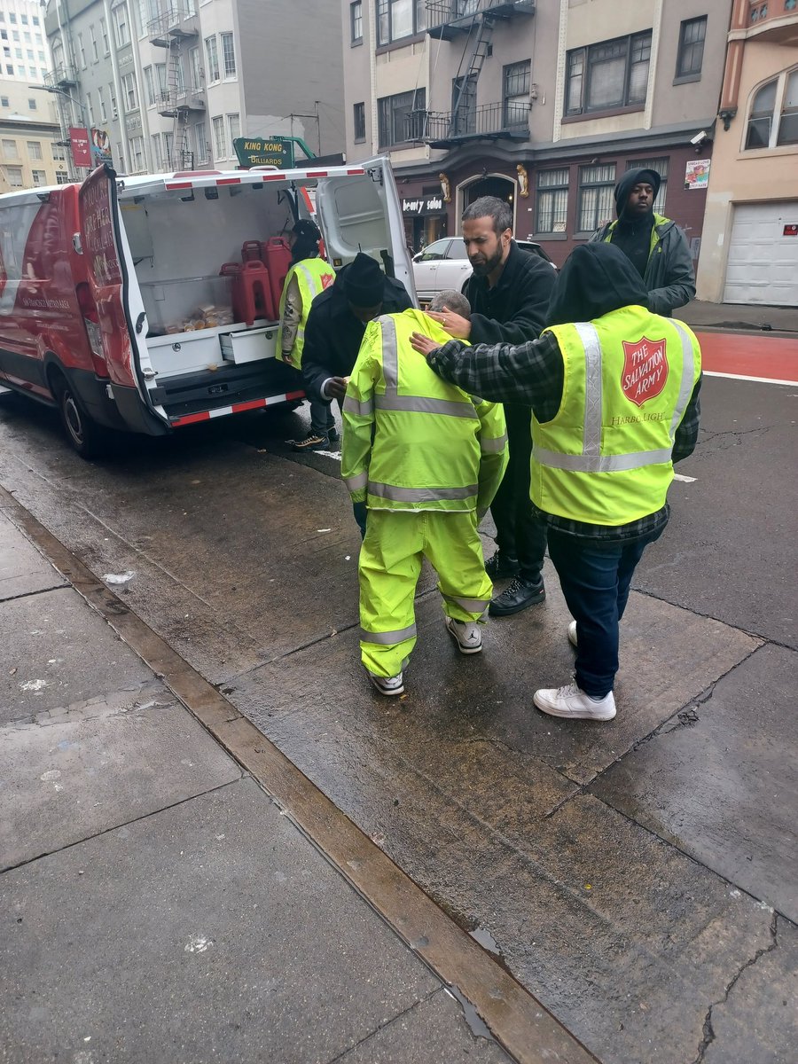MKE4JESUS's tweet photo. Man asks for prayer at Salvation Army Tenderloin outreach https://t.co/c0bv32AFKd