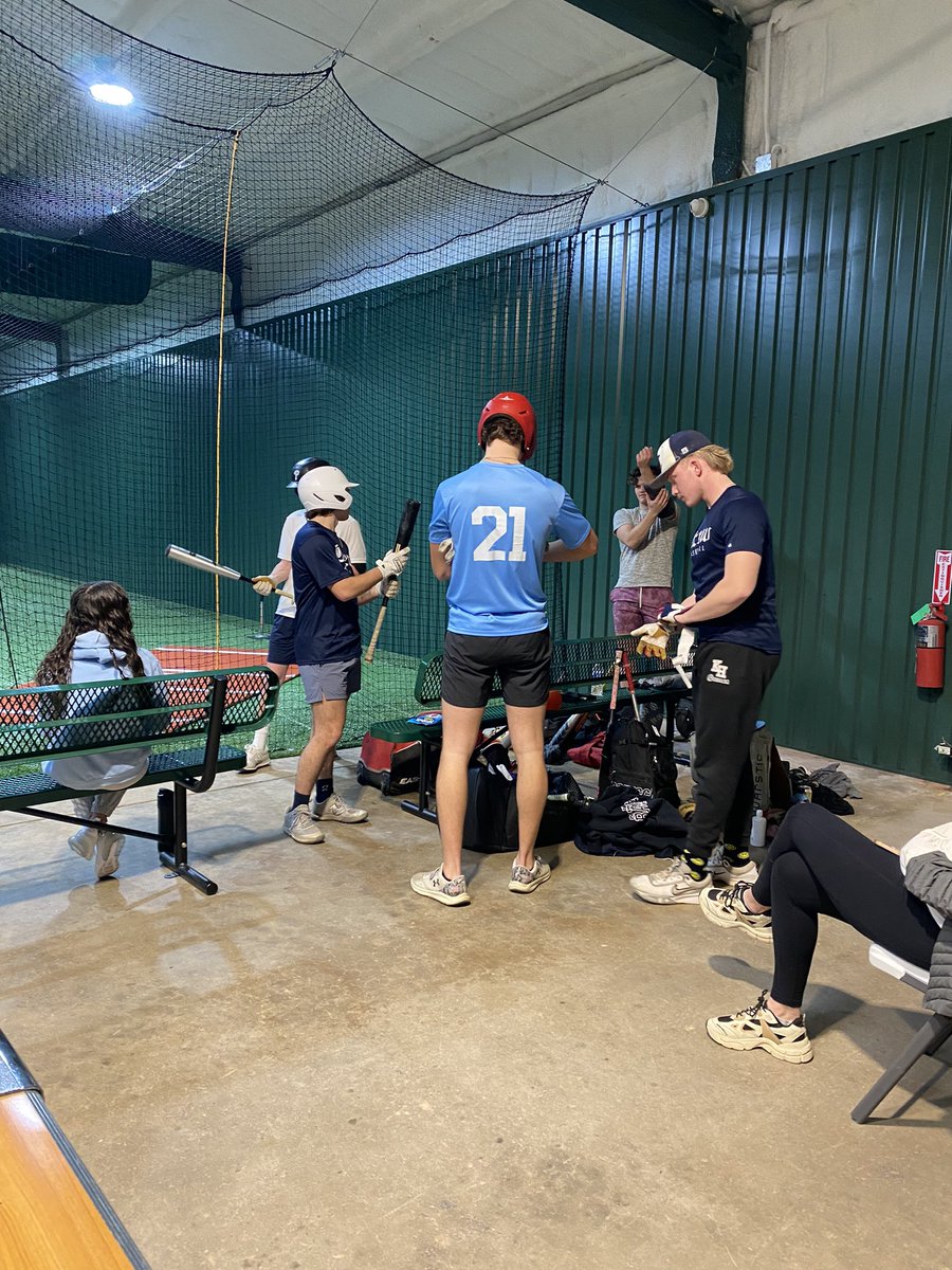 Big thanks to <a href="/BrianLeGrand_2/">Brian LeGrand</a> and the Battin Barn for hooking some of our Crew Dudes up with some good winter hitting reps. 

#workdontstop