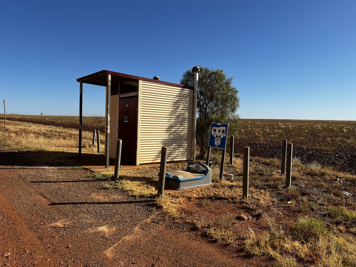 twocrowsdown's tweet image. Check this out - these are the “facilities “ available to drivers on the Great Northern Hwy at the top of the Chichester Range. #mrwa @WA_Roads