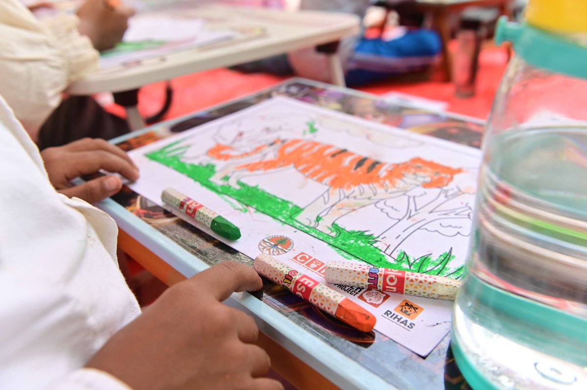 IntTigerProject's tweet image. 🎨🐅 Celebrating World Tiger Day, the APE Protector team hosted activities, including a coloring competition, to inspire kids and raise awareness for tiger conservation! 🌳  ow.ly/j5ww50Uqo1b

This program is a collaboration with COP and the Ministry of Forestry 🌳