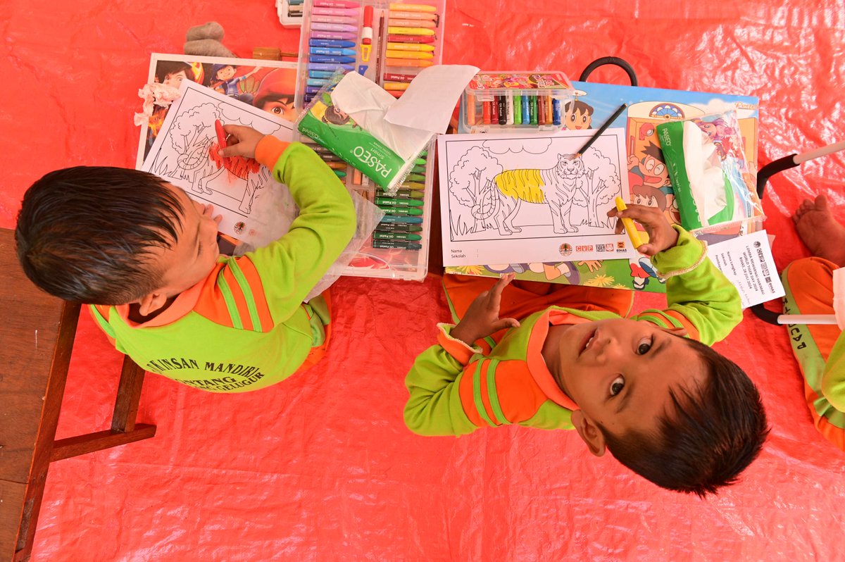 IntTigerProject's tweet image. 🎨🐅 Celebrating World Tiger Day, the APE Protector team hosted activities, including a coloring competition, to inspire kids and raise awareness for tiger conservation! 🌳  ow.ly/j5ww50Uqo1b

This program is a collaboration with COP and the Ministry of Forestry 🌳