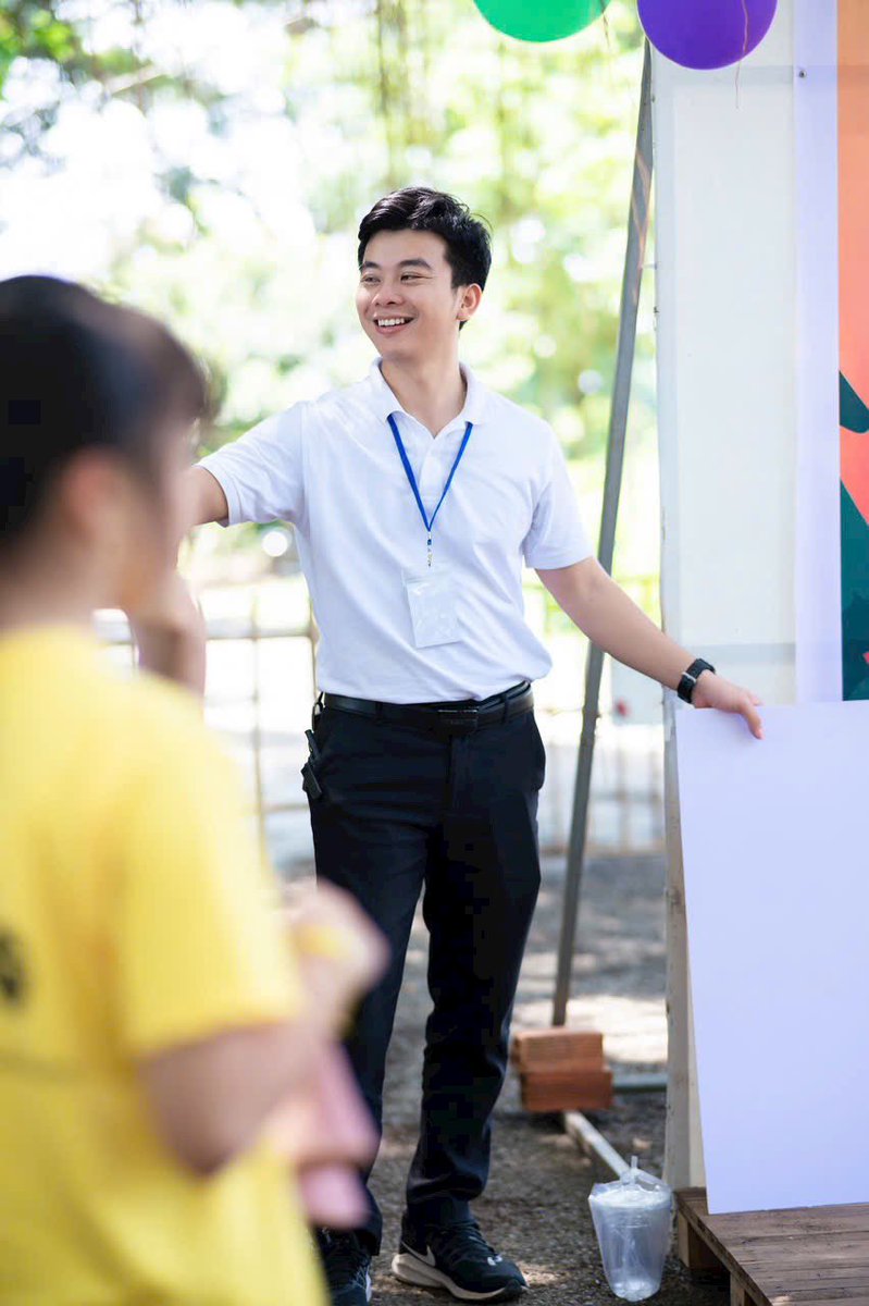 phat201195's tweet photo. Đã đ���p trai rồi mà còn hàng bự nữa trời, mê ổng ghê . Ai co info ko ? https://t.co/eIJbSixqPI