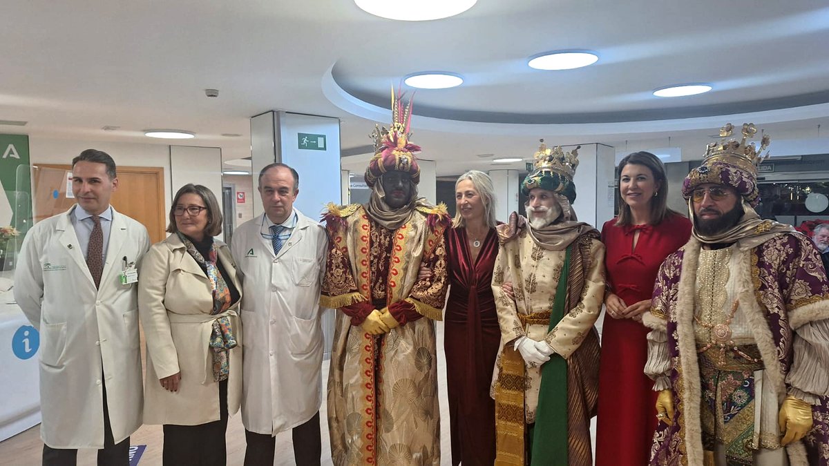 HUVMacarena's tweet photo. 🌠En la noche más mágica del año los #ReyesMagos de Oriente visitaron a nuestros pacientes de @PediatriaHuvm . #Melchor, #Gaspar y #Baltasar 👑repartieron regalos e ilusión en una visita que fue especialmente conmovedora. Gracias por tanto
@saludand @ateneodesevilla @Ayto_Sevilla https://t.co/xtyrtIpyS0