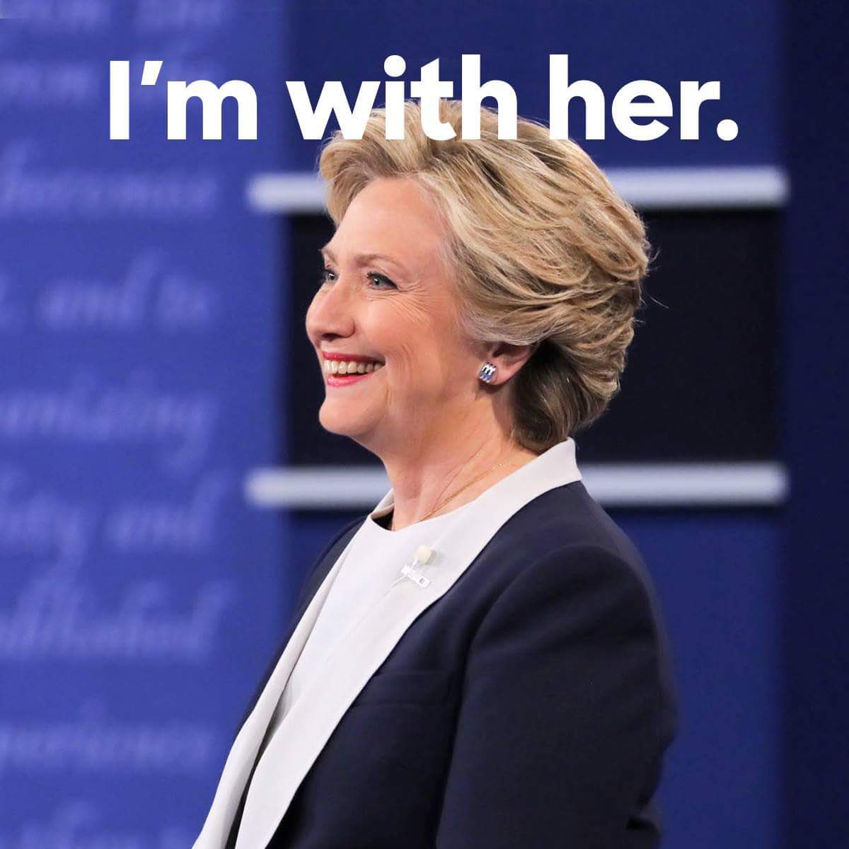 DisavowTrump20's tweet photo. RETWEET if you are still with her! https://t.co/lyVu4jAQpg