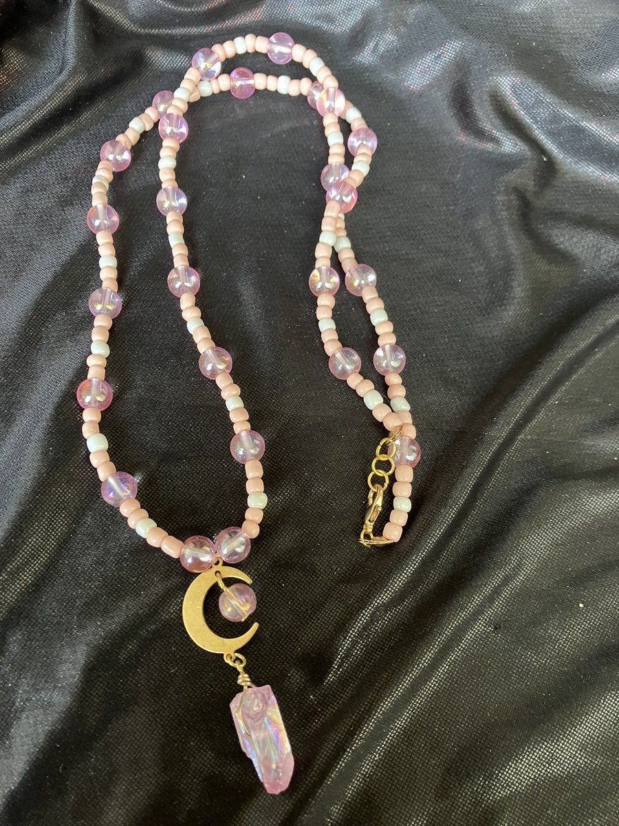 voxespopuli's tweet image. Running a 20% off sale for the next week! Tons of cute new jewelry available on my shop now, with even more fun goodies on the way! 

genderrogueart.etsy.com

#Jewelry #NativeOwned #Art #ShopSmall