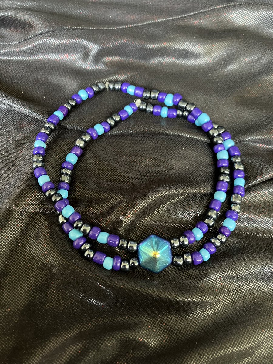 voxespopuli's tweet image. Running a 20% off sale for the next week! Tons of cute new jewelry available on my shop now, with even more fun goodies on the way! 

genderrogueart.etsy.com

#Jewelry #NativeOwned #Art #ShopSmall