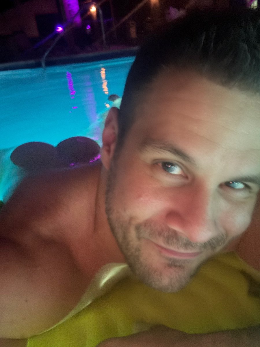 Night Swim! 😈...

See this and more at:
justfor.fans/fitness_mgs?So…

#ass #justforfans #naked #gay #skinnydip #butt #swim #pool #nightswim #bathhouse