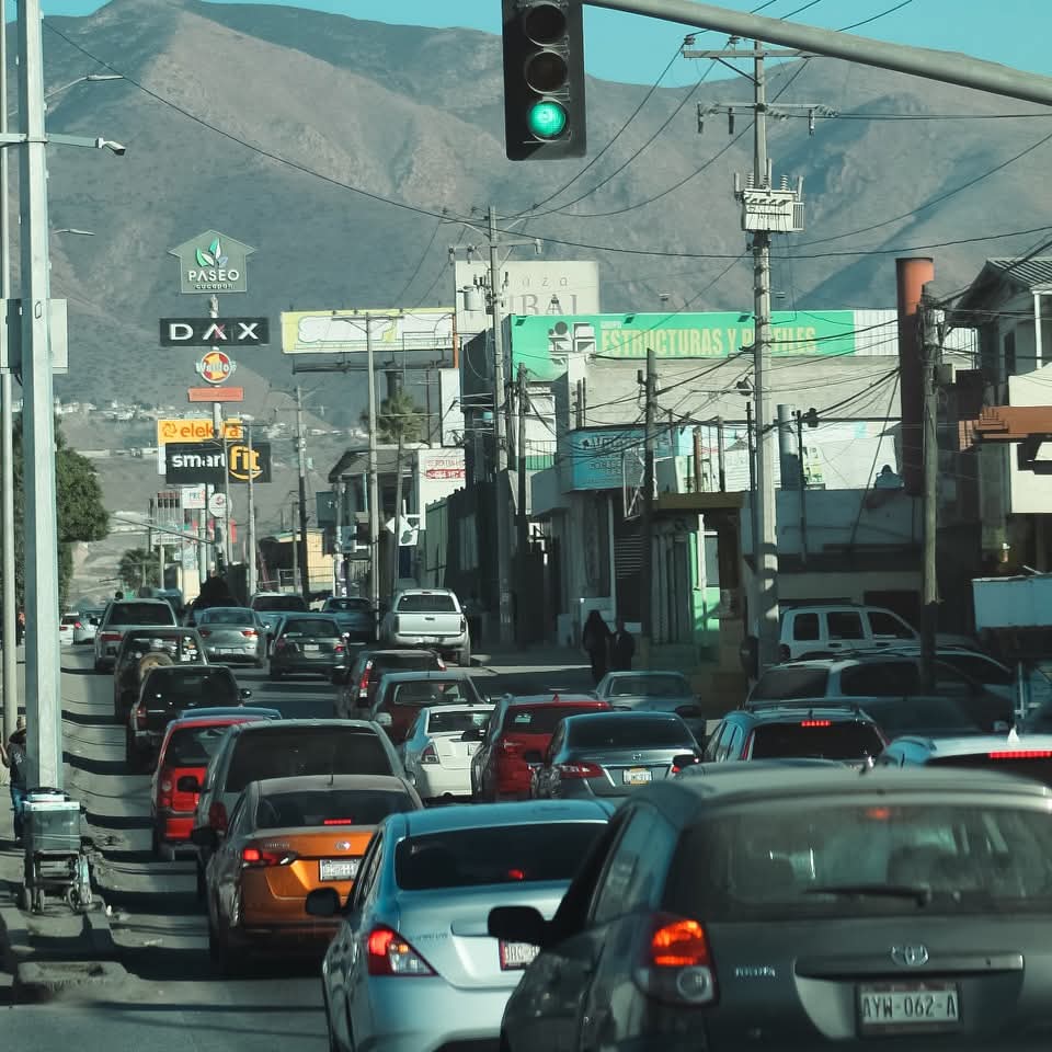 Confieso que Tijuana me ha dado lo que no encontré en mi tierra: oportunidades para crecer y superarme. Aunque extraño a mi gente, aquí me siento en casa. 🌆✨