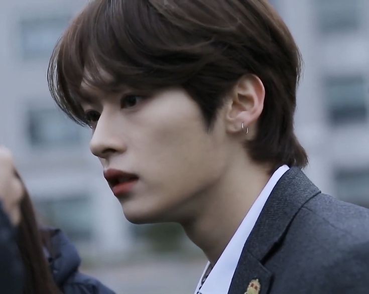lou_icie's tweet photo. — – · minlix short au ; 🔞 (jaga-jaga)

 tw // age gap (older lix) , forbidden relationship (teacher-student), kissing 

"aku gak bisa. yang ada di pikiran aku cuma ada kamu, pak. Kenapa kamu tiba-tiba menjauh?”

"mnho, tolong bicara yang sopan." https://t.co/nOAM6hPmKf