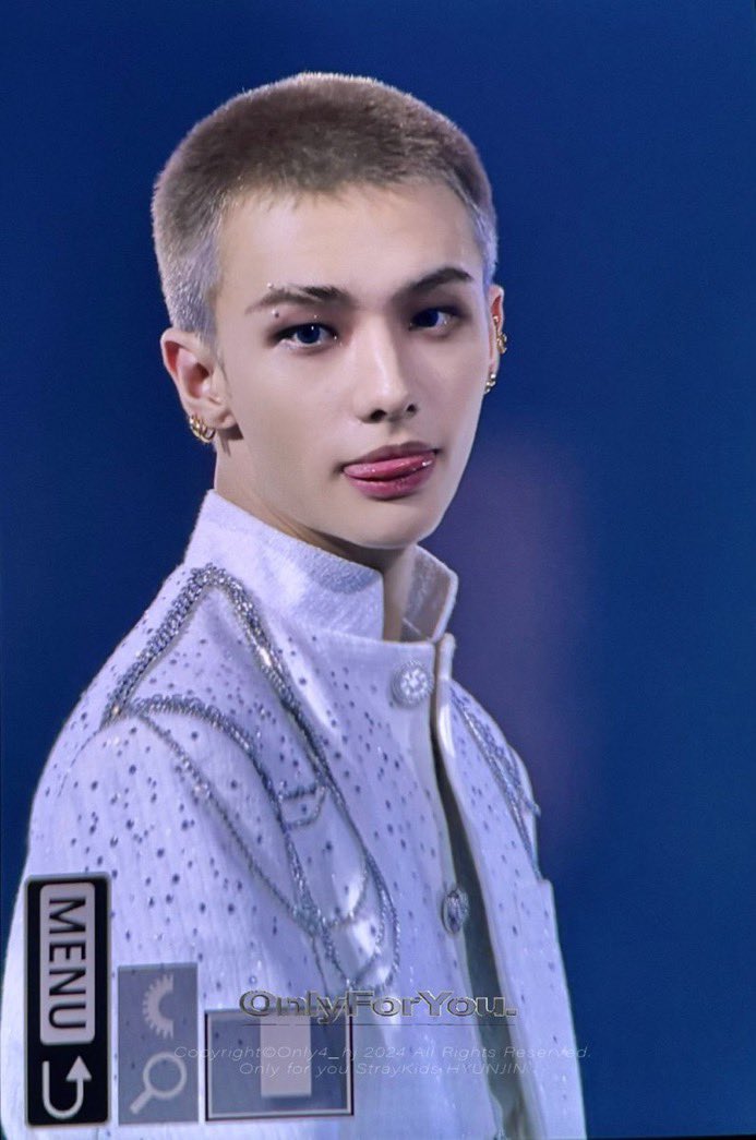 vodkadecereja's tweet image. QUEM NO STRAY KIDS? 

✧ chamou sua atenção primeiro: hyunjin
✧ primeiro utt: hyunjin
✧ utt atual: hyunjin 
✧ bias: hyunjin
✧ bias wrecker: todos 
✧ primeiro mv que viu: s-class... 
✧ música favorita: twilight e qualquer musica japonesa deles sao todas uma delicia de ouvir