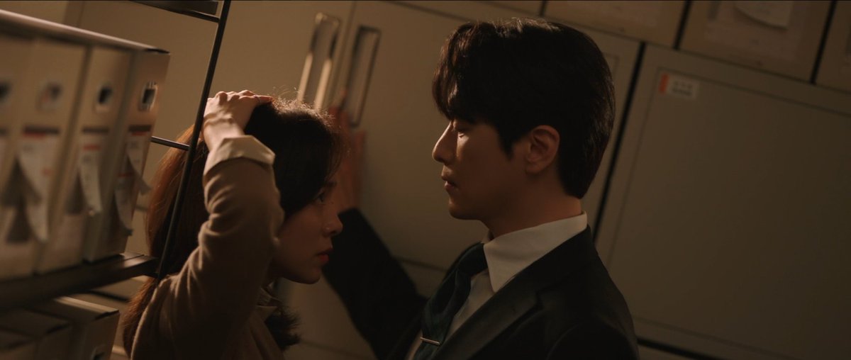 Natamarsol's tweet photo. #LoveScoutEp2 necesito que productores, directores y guionistas me den explicaciones POR QUE NO LE DIERON ROMANCE ANTES a #LeeJoonHyuk ?
Lo llevo pidiendo desde #ImLegend
Hemos perdido más de una década de este hombre como ML en ROMANCE 
Quiero cabezas rodando!!!! https://t.co/GULrUitr3n