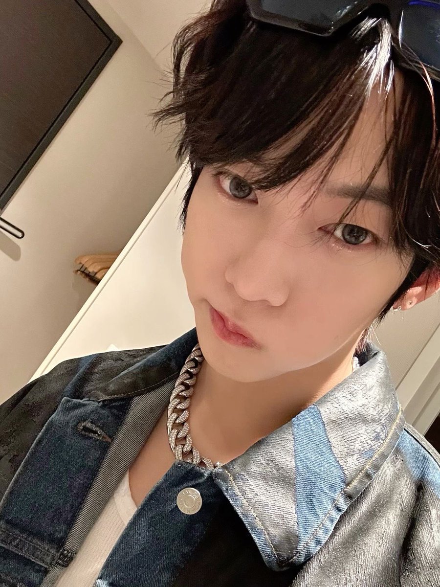 haiii looking for #ANDEAR #AMPERSANDONE moots!!!!

✧ 06, intp 8w7
✧ not new to #stantwt / #kpoptwt 
✧ i bias siyun and kamden!!!
✧ i’m a baby andear so forgive me if i don’t know some stuff 😞

♡︎/⟳ if u wanna be moots !!!