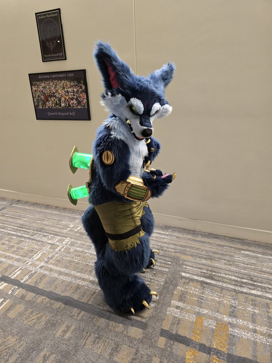 LindTheLost's tweet photo. More @anthronw https://t.co/9OWnqwK4rd