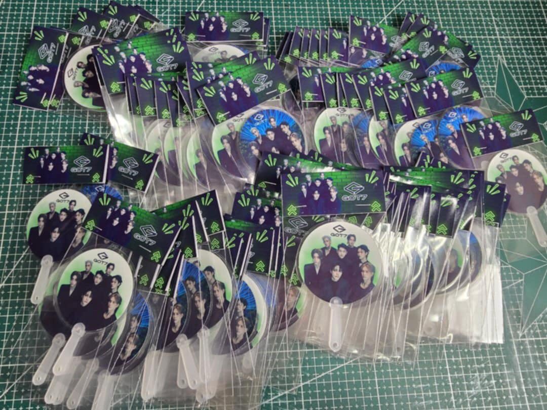 KhimukXus's tweet photo. งานยุ่งแค่ไหนก็ไม่ลืมของแจกทำแจก500
อันตอนนี้ได้200แล้วเจ้าตัวก็อยากได้นะ😝
สวยมากขอบคุณน้องตั๊กที่ช่วยทำพัดและออกแบบให้น้า🥰💚
#lGOT7
#Got7Comeback https://t.co/8tqNDHNHOw