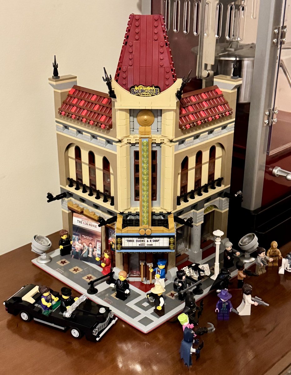 TheMadDogDave's tweet photo. My dream is to own a movie theater like @ThatKevinSmith’s @SmodCinemas, and I’m finally getting a little bit closer to that reality! I now own this theater, built it brick by brick, cosplayers are here, and  #the430movie is playing. 1 problem… popcorn machine is a bit too big. https://t.co/nytx3A7nBp