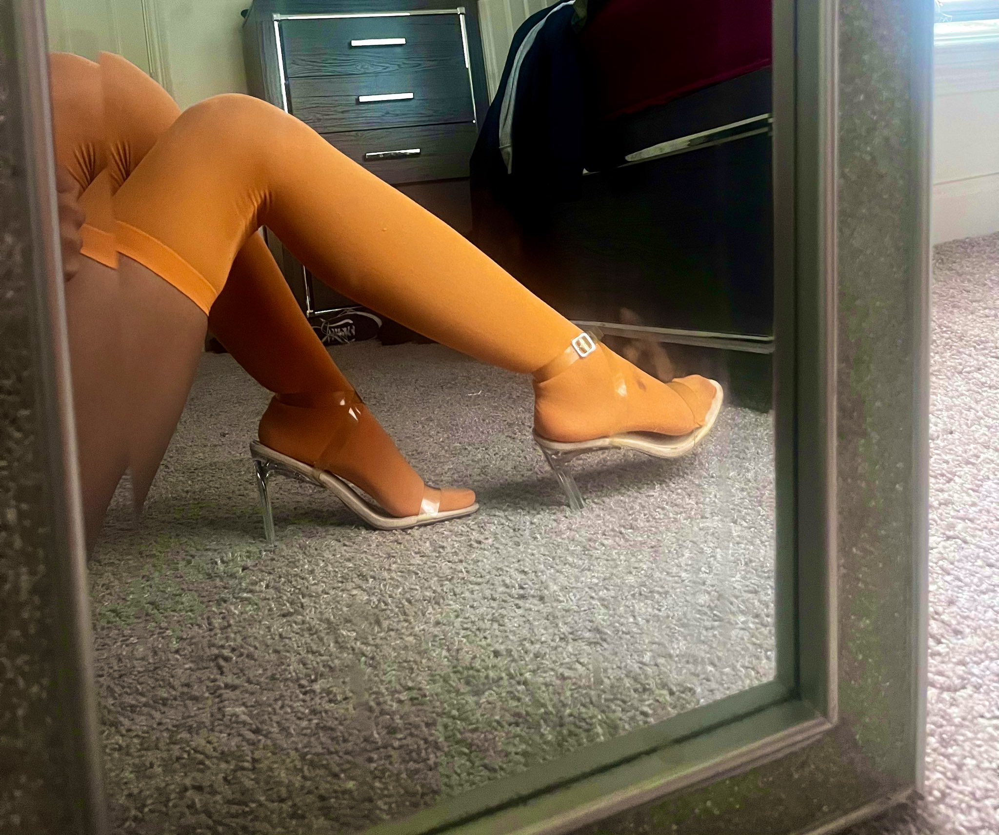2 pic. Dressed to tease, undressed to thrill. 🧡🍑🍊🐅 #stockings #pantyhose #nylonslegs #nylons #legs #stockinglegs #stockingfetish #naughty #nylonfetısh #heels #nylonfeet #feet #foot #footfetish #tallgirls #feetfetish #nsfw #ebony #goddess https://t.co/6H6anVf1lw