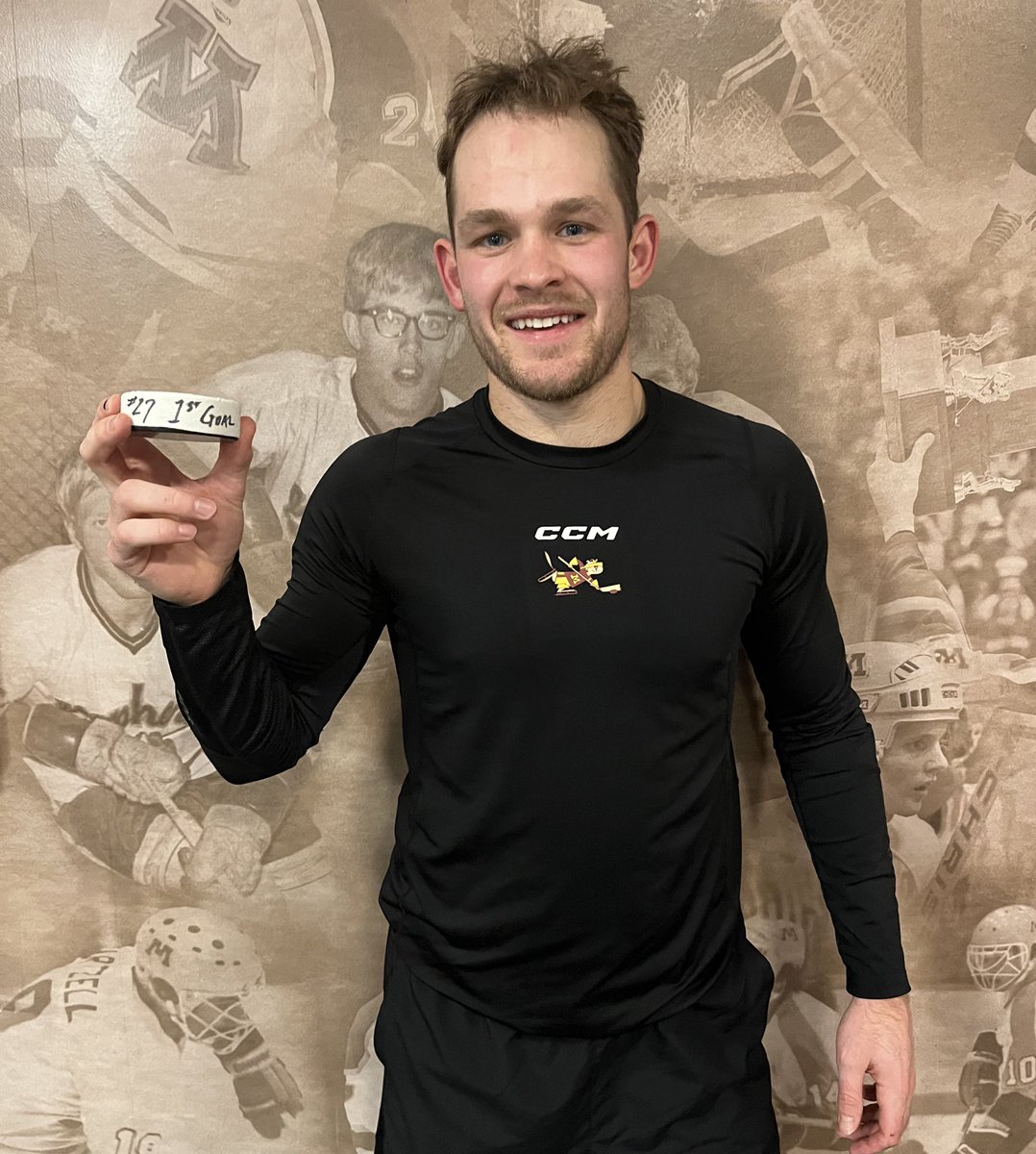 GopherHockey's tweet image. First goal puck secured for Nick Michel! ☝️

#PrideOnIce