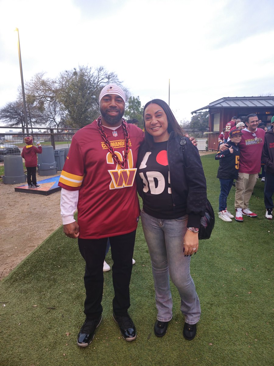 JerryDuffin's tweet photo. Commanders Fan Rally. The Rally Captain and Jayden Daniel's mom showin me Luv!! #Dallas #RaiseHail    #WegotJD5 https://t.co/zhrzL0Xjch