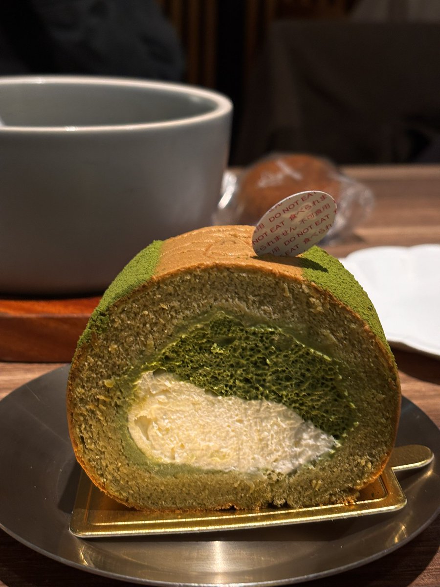 L: 會有人跟Ramos Gin fizz 一樣長嗎？

有的話請報名👀👀👀👀

L: 放生乳捲是?…….