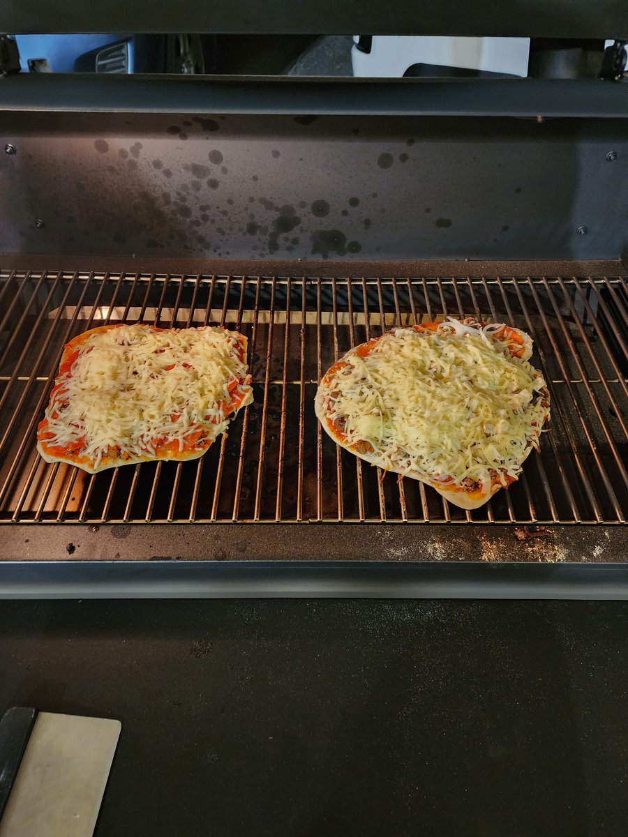 Smoking Pizzas in the snow! That's how we roll!