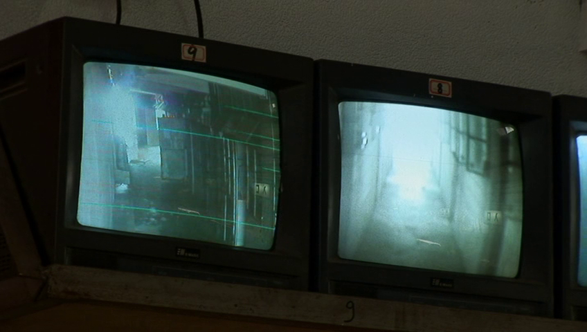 kimiamraolzx's tweet image. Inutile, Jia Zhangke (2007)
3 travail du textile dans des conditions différentes, on retrouve l'aspect géométrique des films de Wang Bing quant à la façon de filmer mais c pas pareil qd mm #superfilm