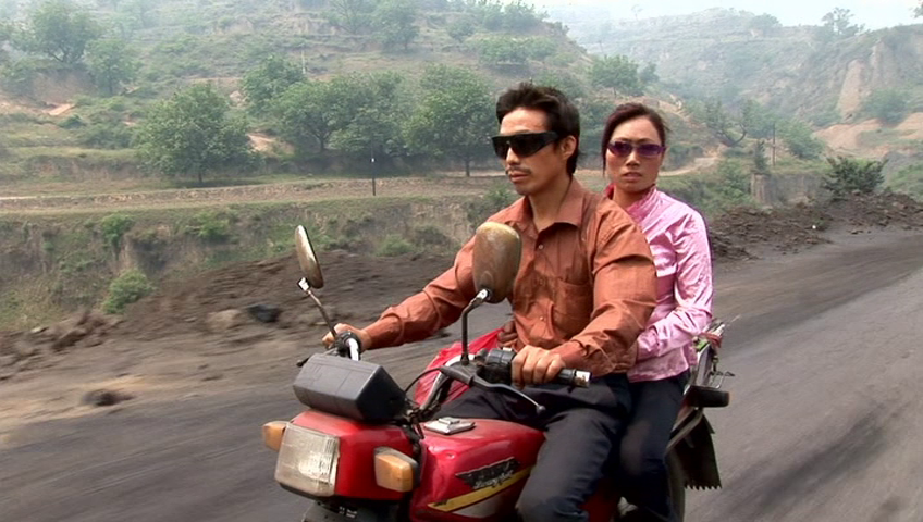 kimiamraolzx's tweet image. Inutile, Jia Zhangke (2007)
3 travail du textile dans des conditions différentes, on retrouve l'aspect géométrique des films de Wang Bing quant à la façon de filmer mais c pas pareil qd mm #superfilm