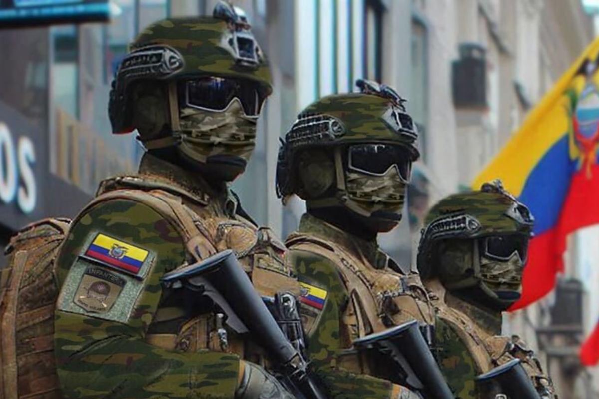 ElDatoEcua's tweet photo. #Urgente ¡LAS FUERZAS ARMADAS RECONOCEN A DANIEL NOBOA Y CYNTHIA GILLIBERT COMO PRESIDENTE Y VICEPRESIDENTA DEL ECUADOR!

Las Fuerzas Armadas acatarán lo dispuesto por el presidente de la República, Daniel Noboa con respecto a la situación de la vicepresidenta Verónica Abad. 

"No siendo las Fuerzas Armadas deliberantes, nos corresponde acatar las disposiciones del Presidente Constitucional de la República, en funciones, Daniel Noboa Azín, y cumplir con nuestra misión con estricta sujeción al poder civil y a la Constitución conforme el artículo 159 de la Constitución de la República."