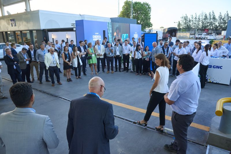 CAGNC1's tweet photo. YPF inaugura la primera isla dual de GNC y diésel en el país
https://t.co/j4OML2jLDo https://t.co/8uYQiN2VkU