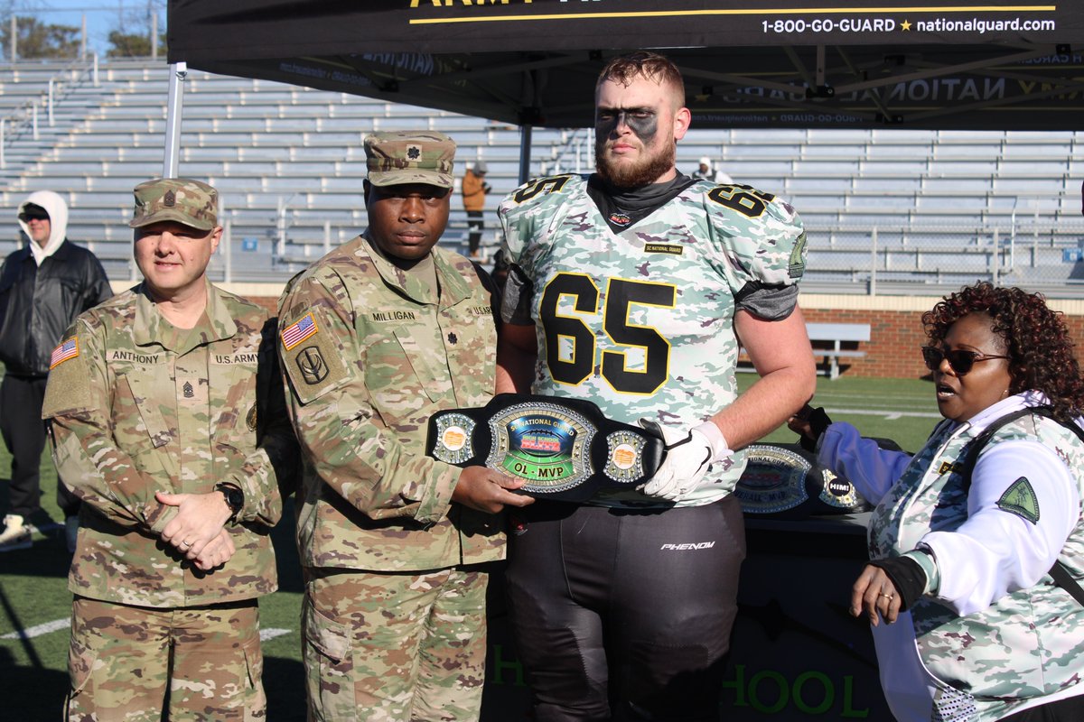 junebugnewyork's tweet image. The MVP winners at the @HighSchoolBlitz @SCArmyGuard Senior Showcase - Noah Perrin of Greenwood (Special Teams), @olivermarett79 of @BHPBearNation (OL), @iangrissom6 of @RockHillHigh1 (QB) &amp;amp; Jeremiah Singleton of @pinewoodprepsch (RB). Full story up now at prepredzone.com
