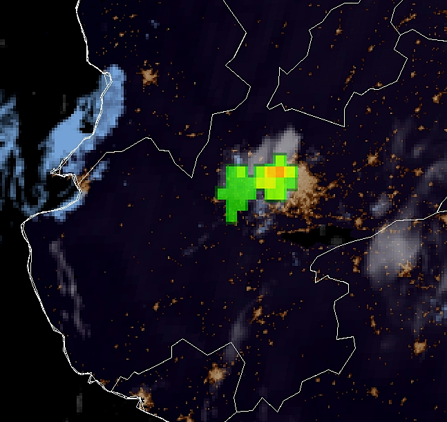 SkyAlertStorm's tweet photo. #TormentaGDL - fuerte tormenta con intensa actividad eléctrica en varias zonas del AM de #Guadalajara.
⚠️Precaución por posible granizo, ráfagas de viento y riesgo de inundaciones. https://t.co/yTBygND9e8