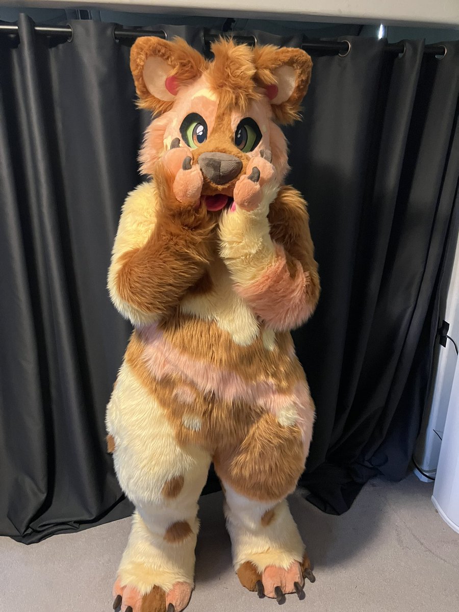 SundaeAWD's tweet photo. One day late for #FursuitFriday , I finally made it home!

🪡: @DelishDisguises https://t.co/pUYFHb5unN