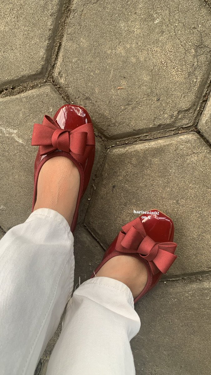 pesona flatshoes warna maroon, pecinta warna maroon wajib punya flatshoes cantik inii🥺💗
