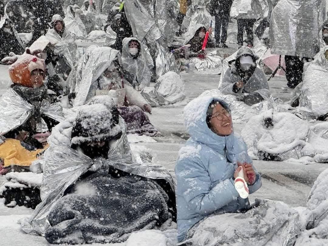 labordream's tweet image. 이 사람들에게 평생 빚졌습니다. 눈물납니다. ㅠㅠ
(사진은 여기저기에서 모았습니다.)