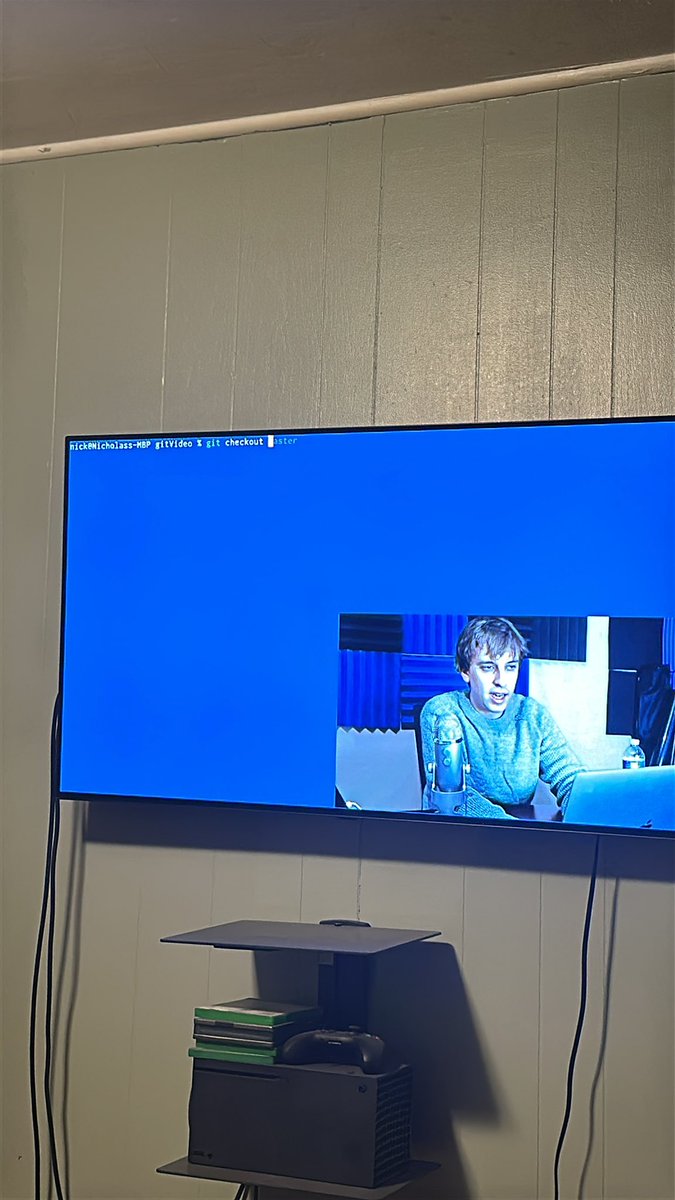 qwodee's tweet image. Watching “Git For Dummies” to lock in my git knowledge