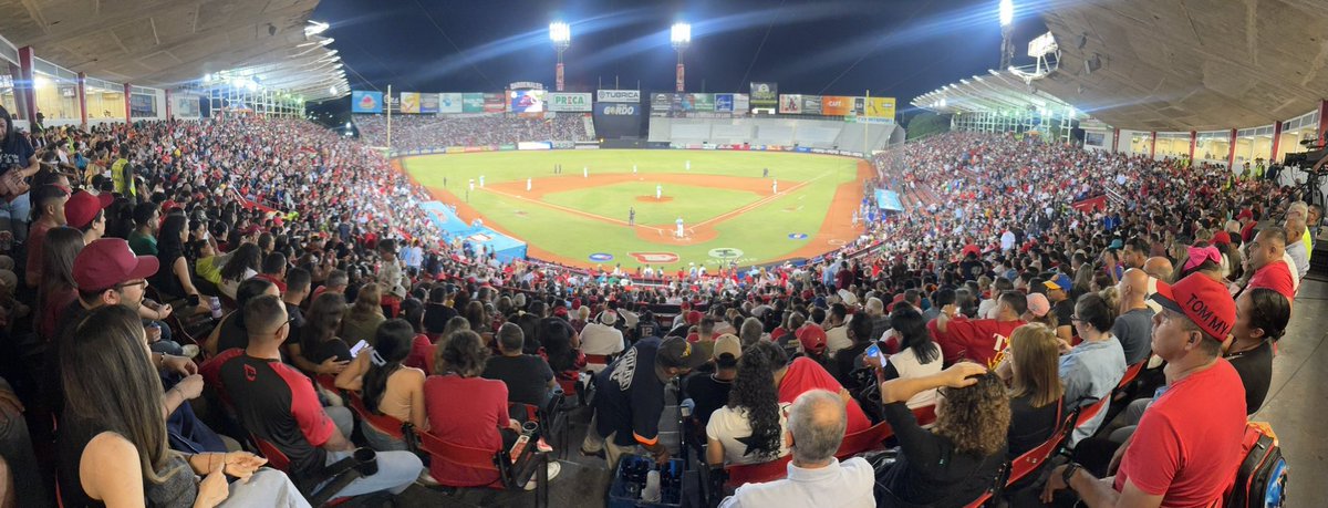 vitomartinez_'s tweet photo. 11.926 llenaron el Antonio Herrera Gutiérrez y @CardenalesDice sigue invicto en el #RoundRobin 🆑  @LVBP_Oficial https://t.co/3oLLPrzgar